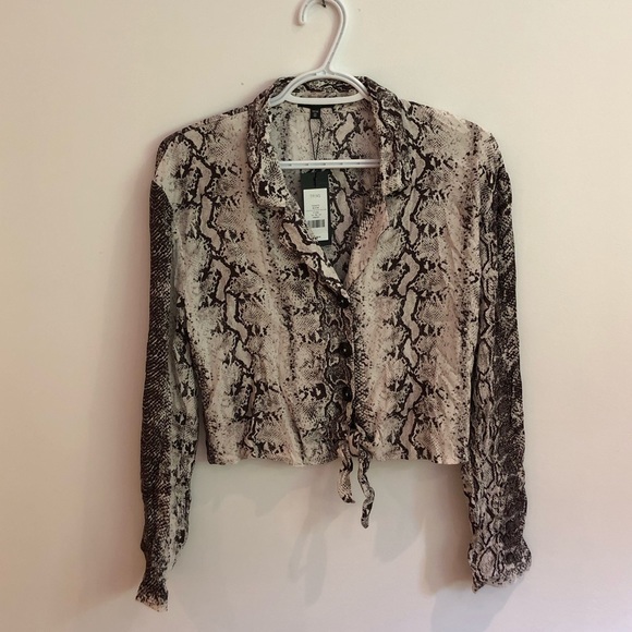 Dynamite Tops - Snake Print Cropped Blouse